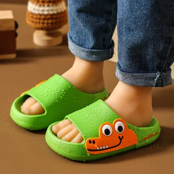 Детские тапочки с рисунком крокодила, нескользящая домашняя обувь для ванной комнаты с открытым носком, детские тапочки, летняя обувь на плоской подошве с мягкой подошвой для мальчиков