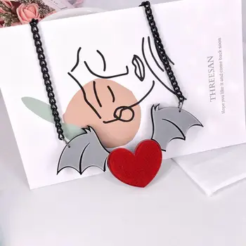 Подвеска в виде крыла летучей мыши в стиле Харадзюку из готического акрила с персонализированным сердечком для женщин, модные креативные аксессуары для Хэллоуина, уникальный подарок